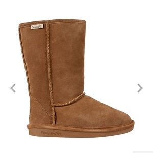 NWT women’s Bearpaw boots.